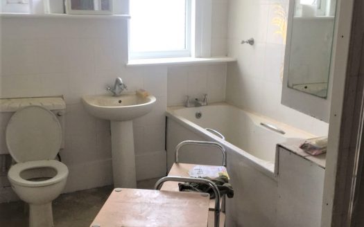 5 Bed House to let in Seven Kings, IG3