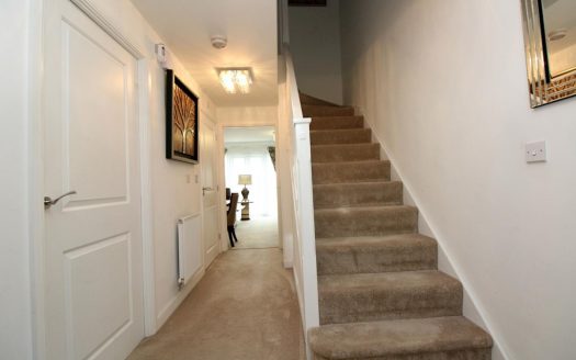 4 Bed room semi detached house in Grays