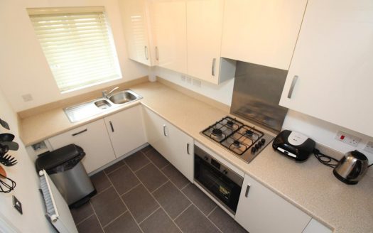 4 Bed room semi detached house in Grays