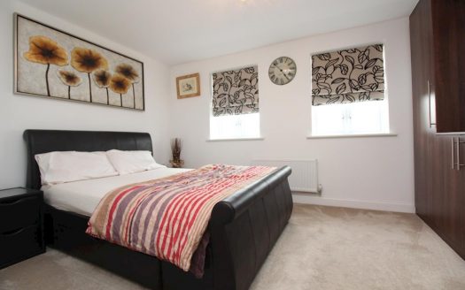 4 Bed room semi detached house in Grays