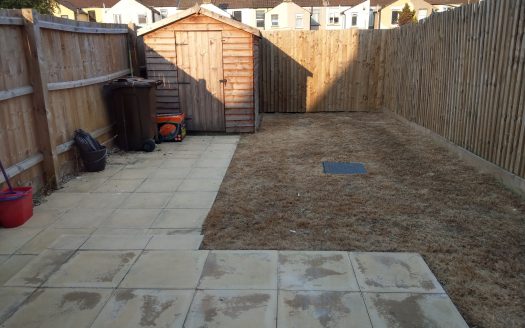 4 Bed room semi detached house in Grays