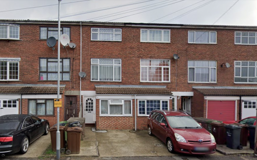 4 BEDROOM HOUSE TO LET IN DAGENHAM